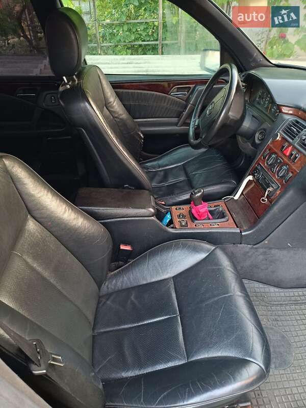 Седан Mercedes-Benz E-Class 1997 в Березному