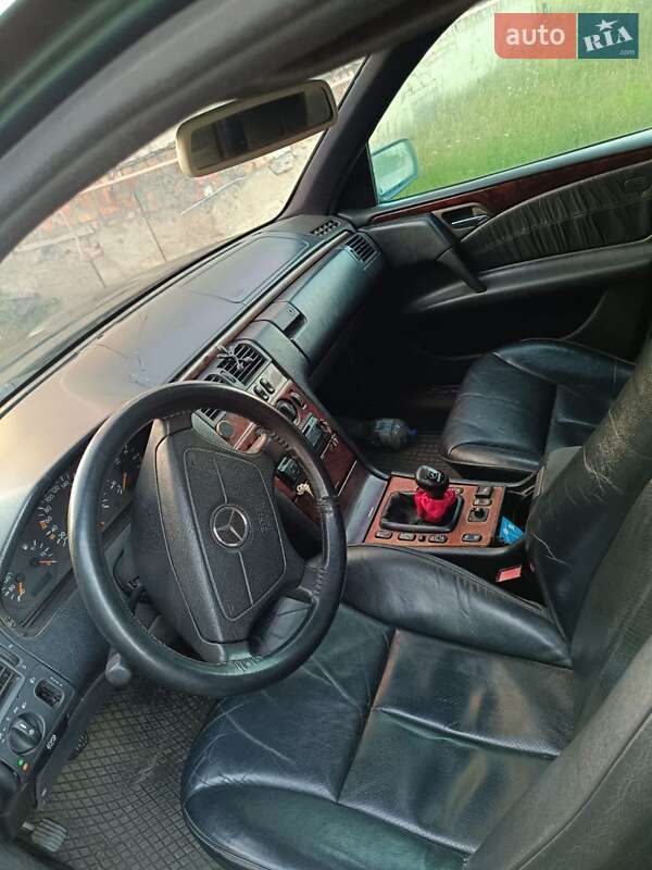 Седан Mercedes-Benz E-Class 1997 в Березному