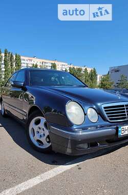 Седан Mercedes-Benz E-Class 2000 в Миколаєві