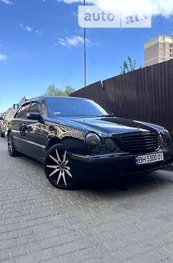 Седан Mercedes-Benz E-Class 2001 в Одессе