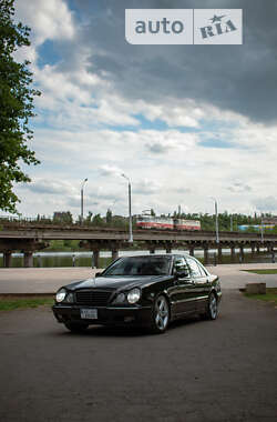 Седан Mercedes-Benz E-Class 2001 в Кривом Роге