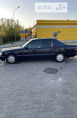 Седан Mercedes-Benz E-Class 1995 в Сарнах