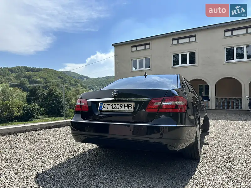 Седан Mercedes-Benz E-Class 2011 в 