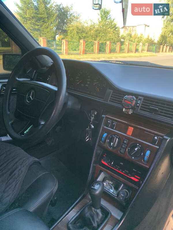 Седан Mercedes-Benz E-Class 1994 в Рожище