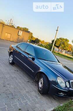 Седан Mercedes-Benz E-Class 2002 в Черновцах