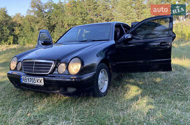 Седан Mercedes-Benz E-Class 2001 в 