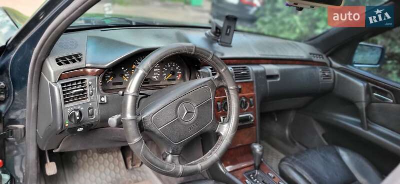 Седан Mercedes-Benz E-Class 1996 в Запоріжжі