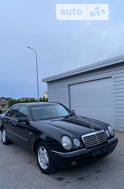 Седан Mercedes-Benz E-Class 1997 в Городку