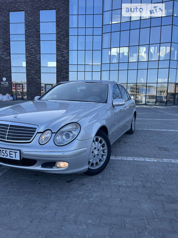 Седан Mercedes-Benz E-Class 2002 в Черновцах