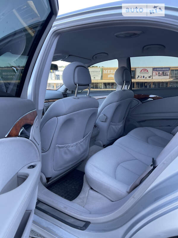 Седан Mercedes-Benz E-Class 2002 в Черновцах