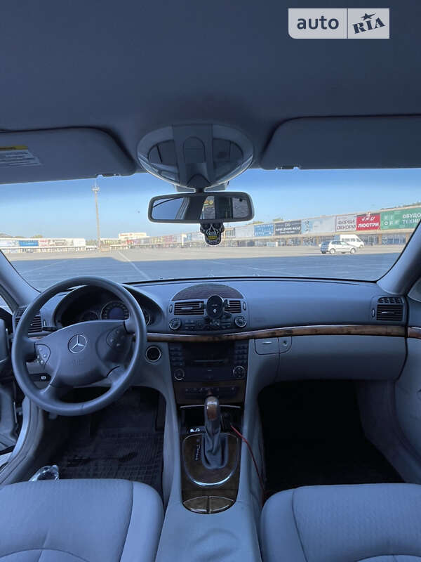 Седан Mercedes-Benz E-Class 2002 в Черновцах