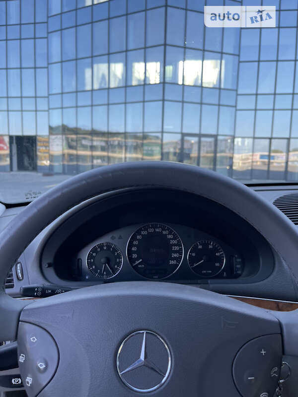 Седан Mercedes-Benz E-Class 2002 в Черновцах
