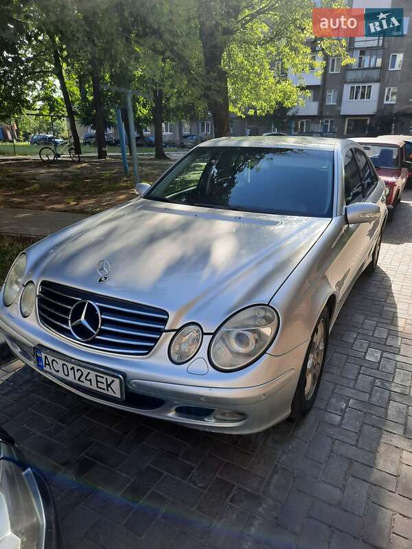 Mercedes-Benz E-Class 2004