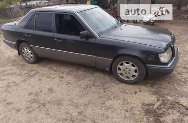 Седан Mercedes-Benz E-Class 1995 в Братском