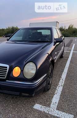 Седан Mercedes-Benz E-Class 1997 в Черновцах