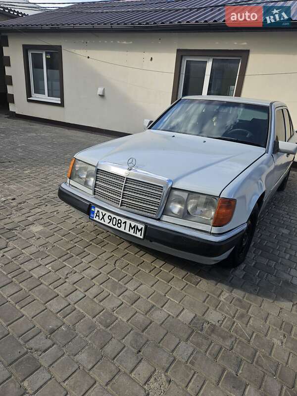 Седан Mercedes-Benz E-Class 1990 в Харькове