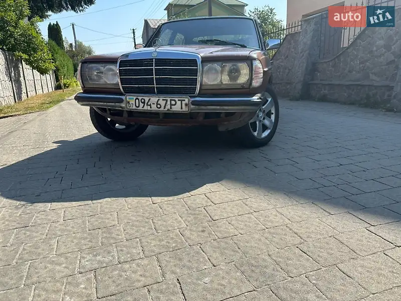 Mercedes-Benz E-Class 1985