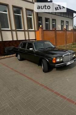 Седан Mercedes-Benz E-Class 1981 в Броварах