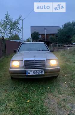 Седан Mercedes-Benz E-Class 1988 в Верховине