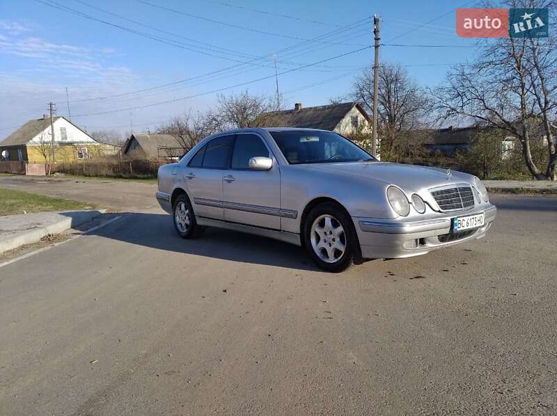 Седан Mercedes-Benz E-Class 2000 в Сарнах