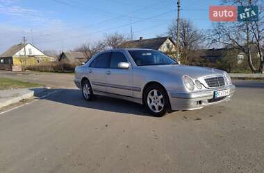 Седан Mercedes-Benz E-Class 2000 в 
