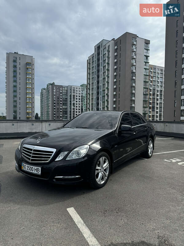 Седан Mercedes-Benz E-Class 2012 в Києві