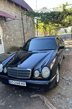 Седан Mercedes-Benz E-Class 1997 в Ужгороді