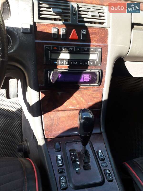 Седан Mercedes-Benz E-Class 2001 в Сарате