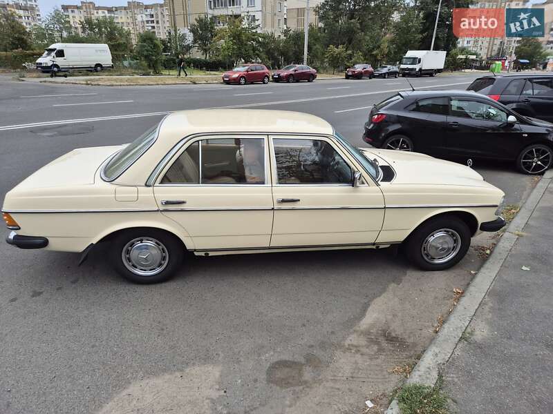 Седан Mercedes-Benz E-Class 1981 в Киеве
