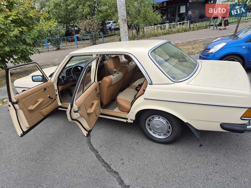 Седан Mercedes-Benz E-Class 1981 в Киеве
