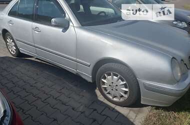 Седан Mercedes-Benz E-Class 2001 в Киеве