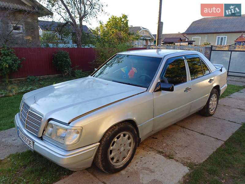 Седан Mercedes-Benz E-Class 1992 в Черновцах