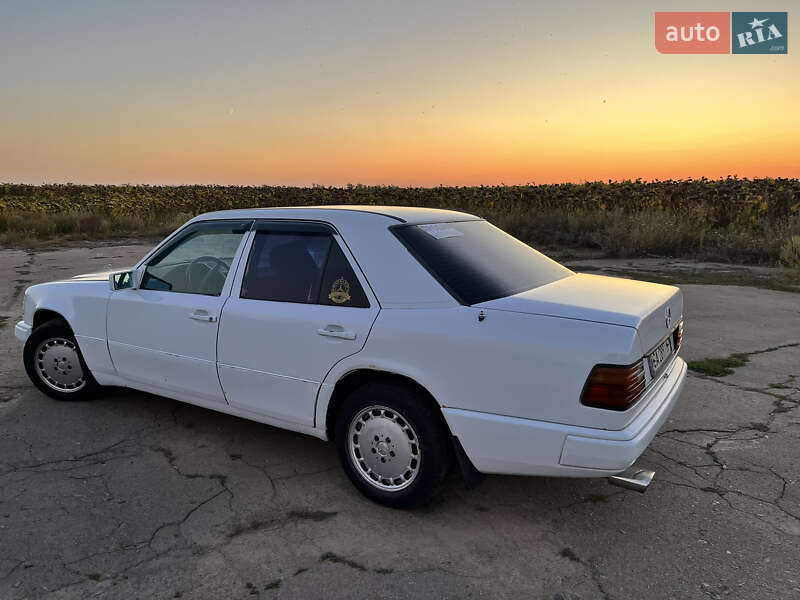 Седан Mercedes-Benz E-Class 1986 в Тальному