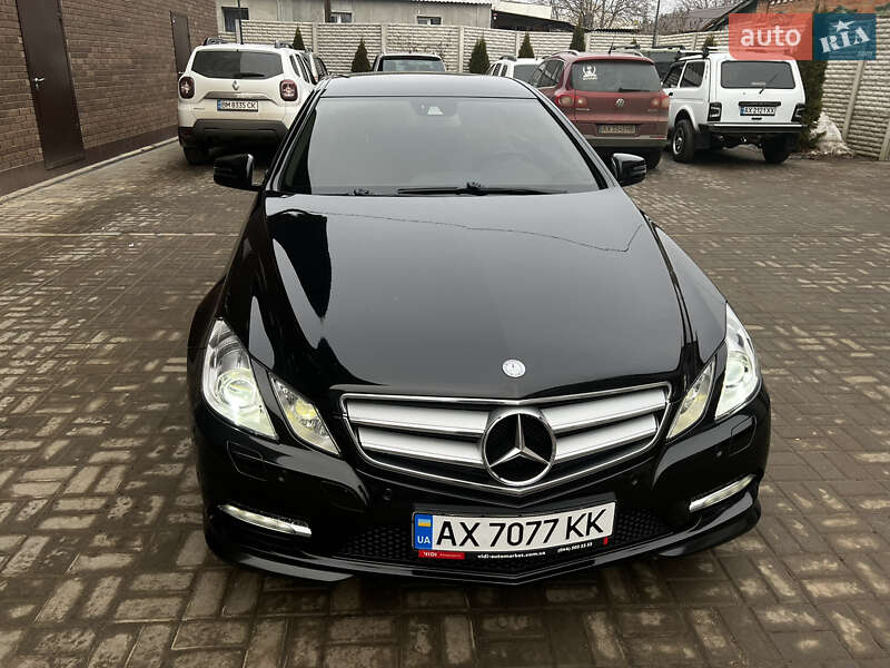 Купе Mercedes-Benz E-Class 2012 в 
