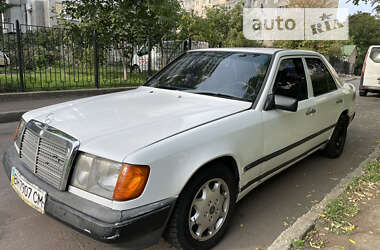 Седан Mercedes-Benz E-Class 1988 в Одесі