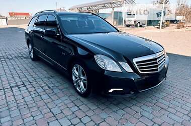 Універсал Mercedes-Benz E-Class 2009 в Сарнах