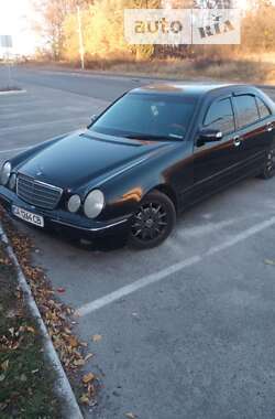 Седан Mercedes-Benz E-Class 2002 в Киеве