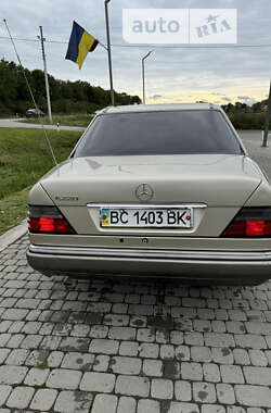 Седан Mercedes-Benz E-Class 1995 в Львове