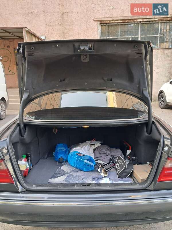 Седан Mercedes-Benz E-Class 2000 в Кривом Роге