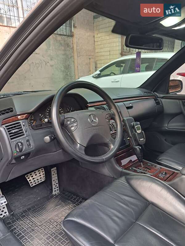 Седан Mercedes-Benz E-Class 2000 в Кривом Роге