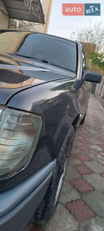 Седан Mercedes-Benz E-Class 1991 в Житомире