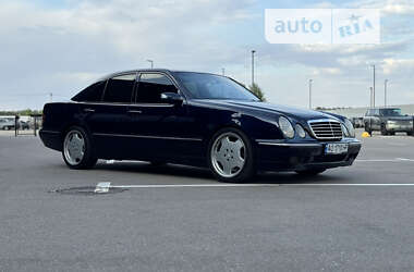 Седан Mercedes-Benz E-Class 2001 в Киеве