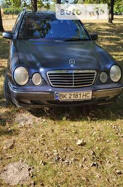 Универсал Mercedes-Benz E-Class 2000 в Вараше