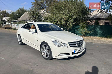 Купе Mercedes-Benz E-Class 2011 в 