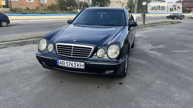 Седан Mercedes-Benz E-Class 1999 в Липовце