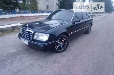 Седан Mercedes-Benz E-Class 1988 в Пулинах