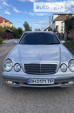 Седан Mercedes-Benz E-Class 2000 в Львові