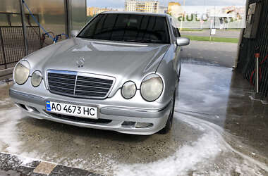 Седан Mercedes-Benz E-Class 2000 в Ужгороді