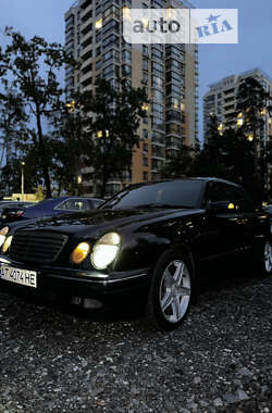 Седан Mercedes-Benz E-Class 2001 в Киеве