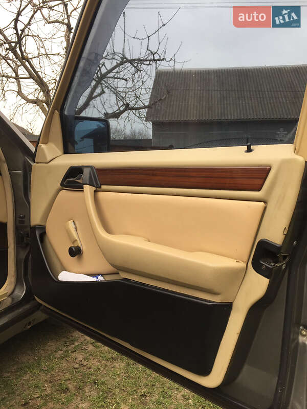 Седан Mercedes-Benz E-Class 1992 в Чернівцях